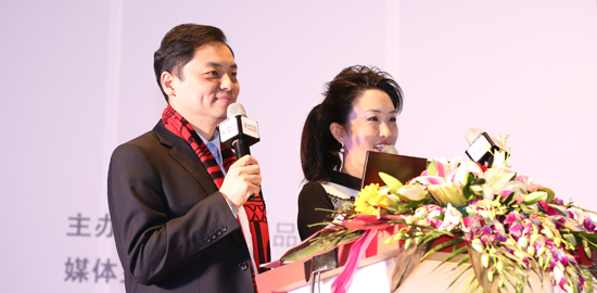 徐浩然和成亚主持2013品牌中国年度人物行业颁奖典礼